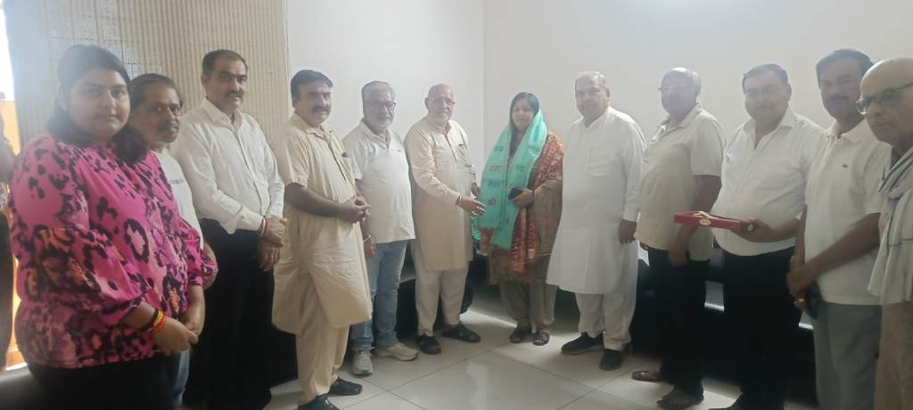 Khanna Honors Newly Appointed State Secretary Meenu Sethi